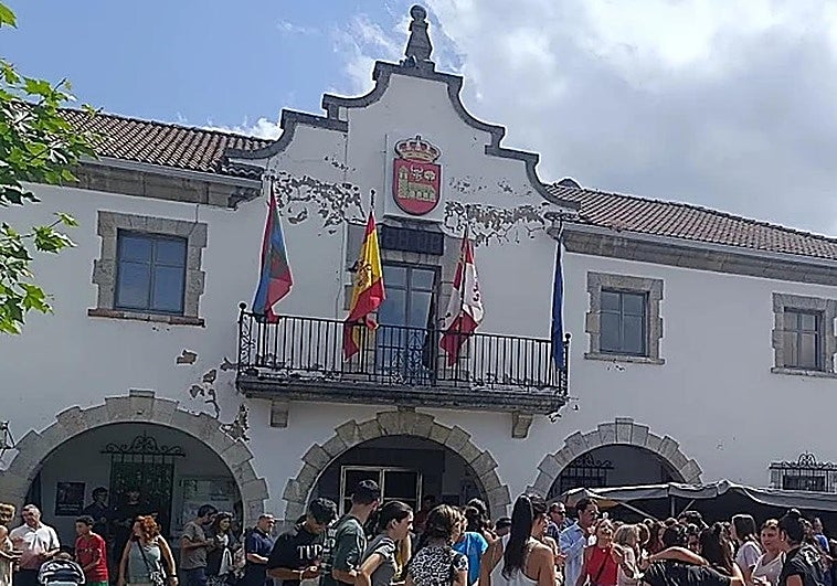 La comisión de fiestas de un pueblo de León reparte el Gordo: «Vamos a traer a Rosalía»